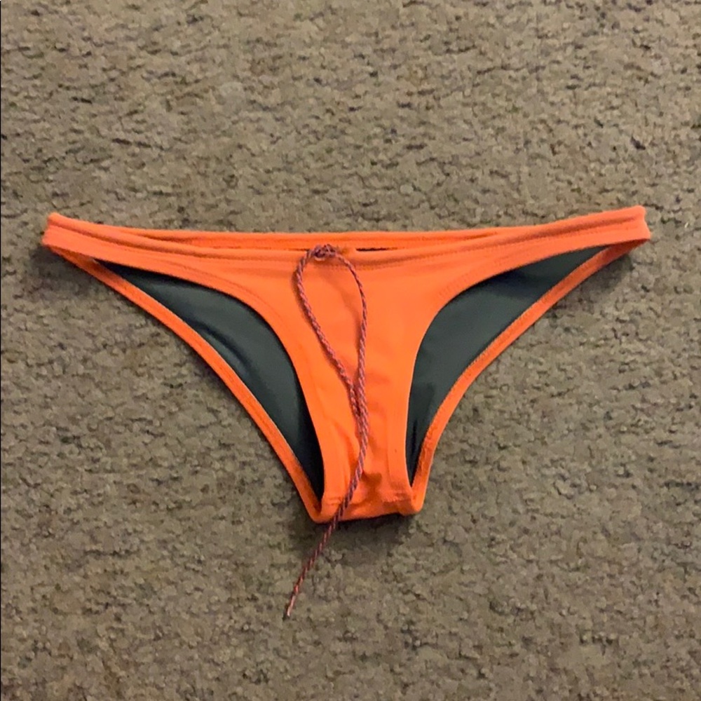 Jolyn bottoms